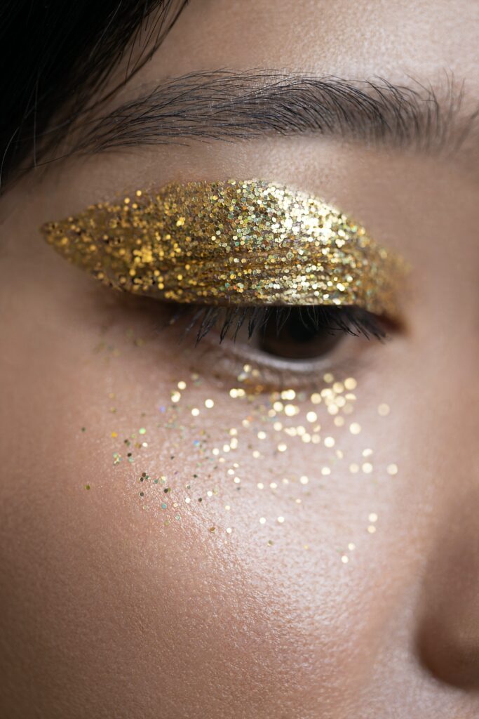 Amazing Makeup Styles You Need To Try In 2024 31 Gold Makeup
