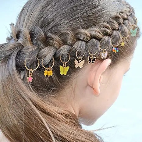 10 Amazing Soft Girl Outfits to Inspire You in 2024 19 Hair Clips
