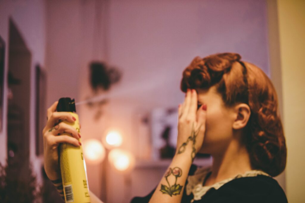 What Can I Use If I Don’t Have Setting Spray? We Have 3 Amazing Ideas! 15 Hair Spray