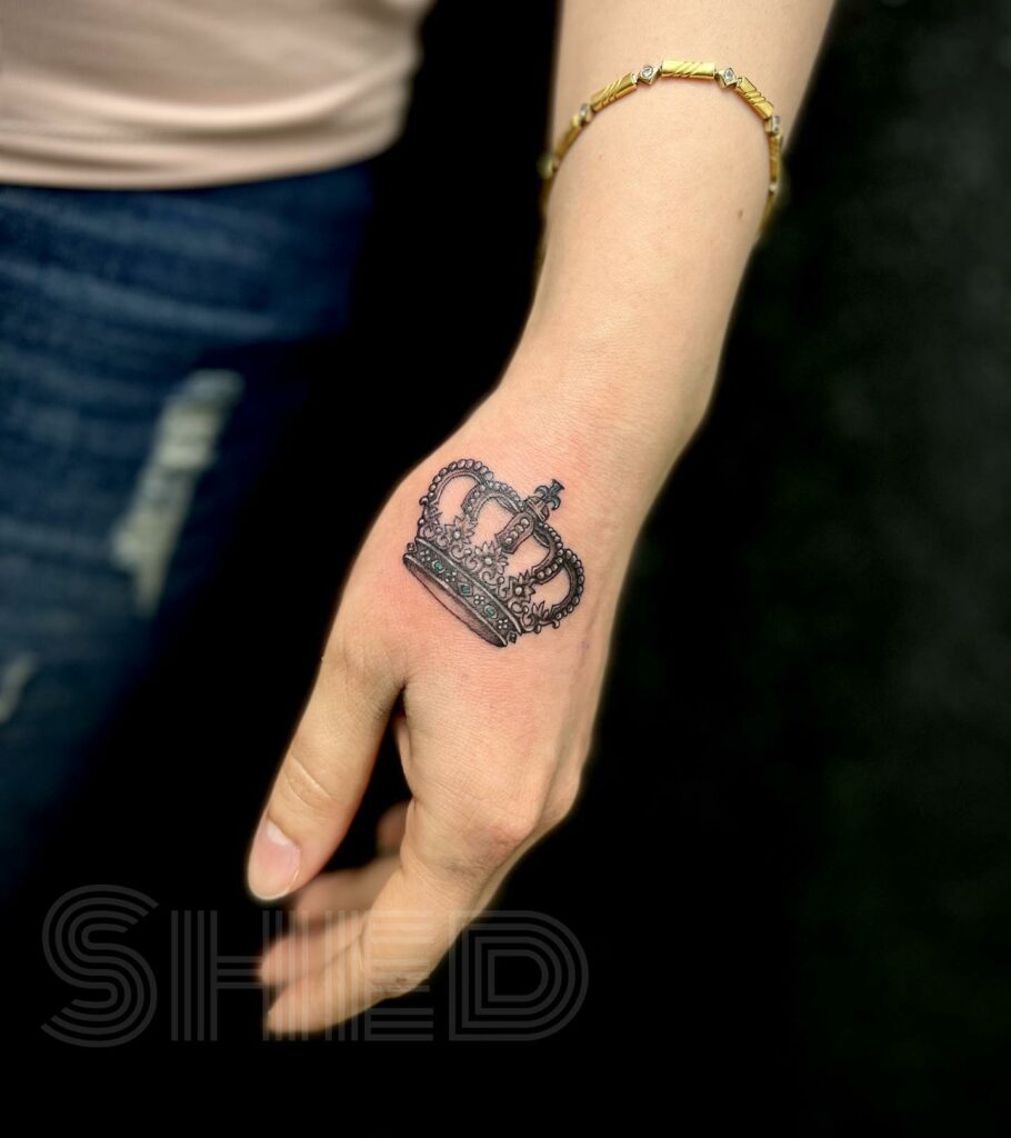 11+ Gangster King Crown Tattoo Ideas That Will Blow Your Mind! 15 Hand Gangster King Crown Tattoo