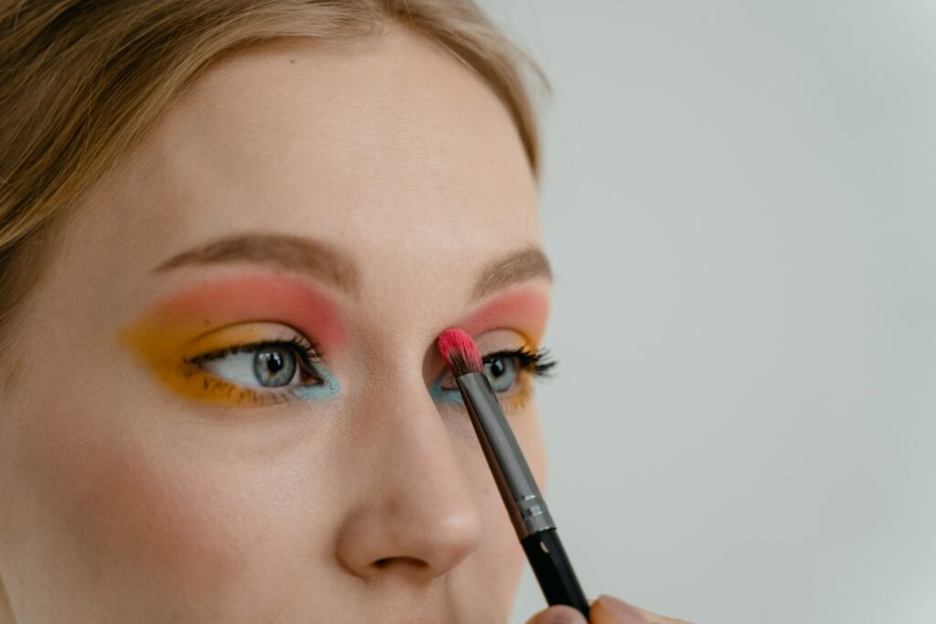 Stunning Eyeshadow Styles to Accentuate Blue Eyes In 2024 15 How to Apply Eyeshadow for Blue Eyes