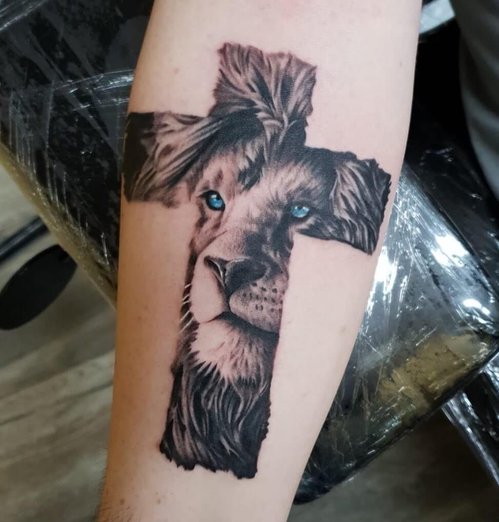 11+ Lion And Cross Tattoo Ideas That Will Blow Your Mind! 17 Lion and Cross Realistic Tattoo