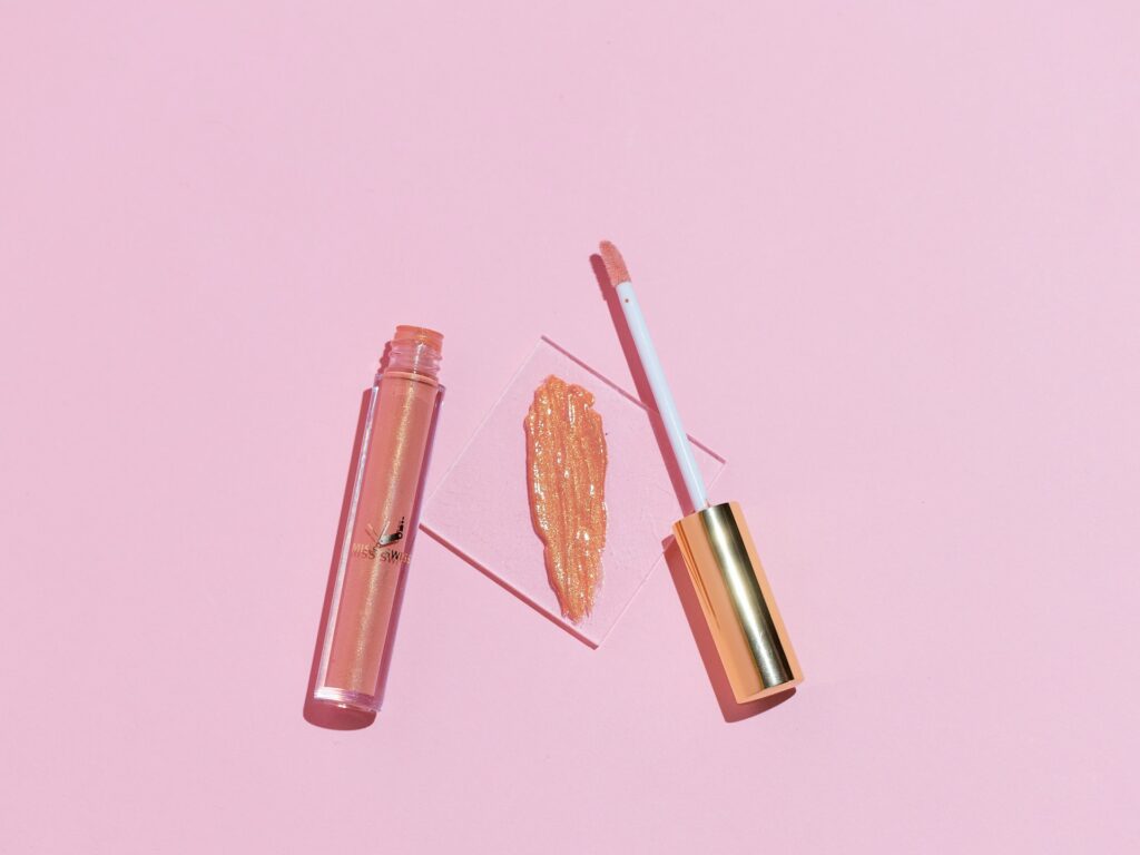 How to Get Lip Gloss Out Of Clothes - 5 Tips To Try Now! 11 Lip Gloss + Clothe