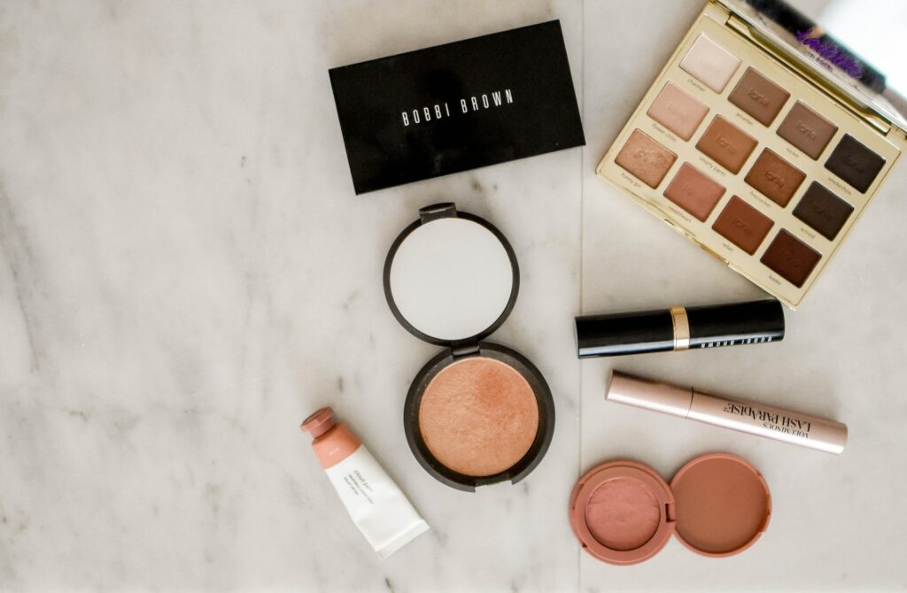 10 Must-Have Makeup Bag Essentials Every Woman Should Own In 2024 11 Make It a Beautiful Journey