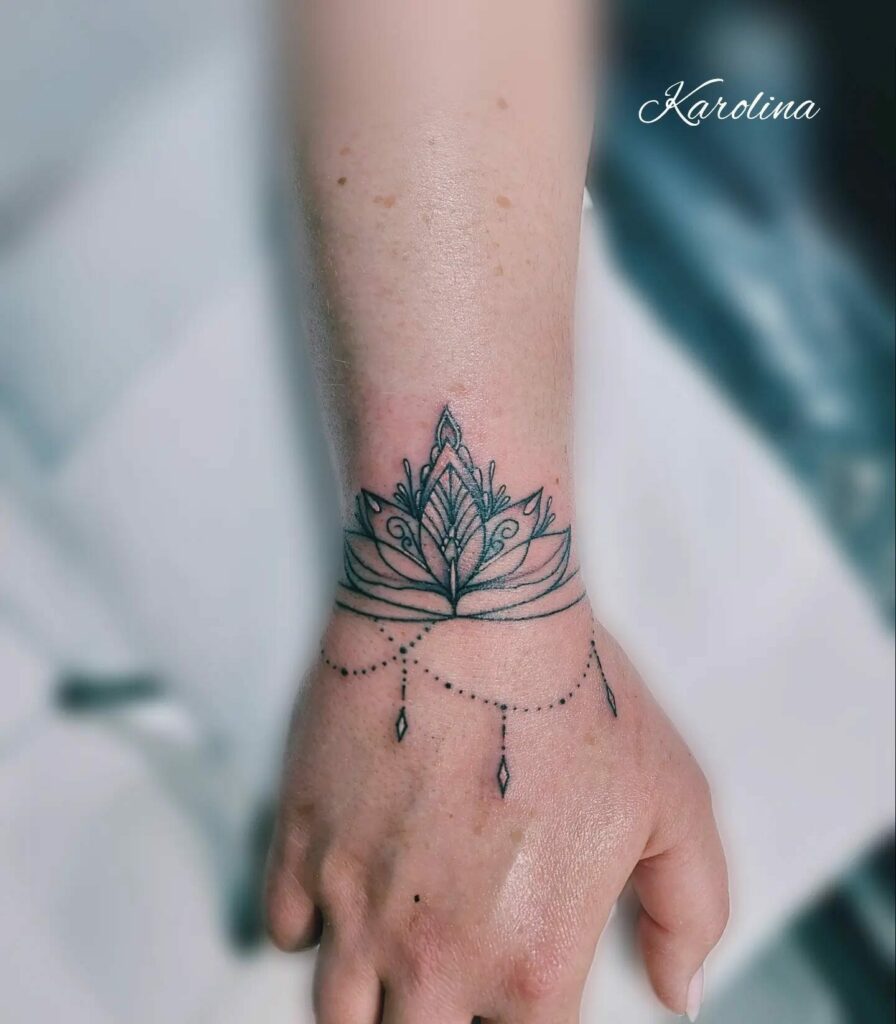11 + Feminine Bracelet Tattoo Ideas That Will Blow Your Mind 15 Mandala Bracelet Tattoo