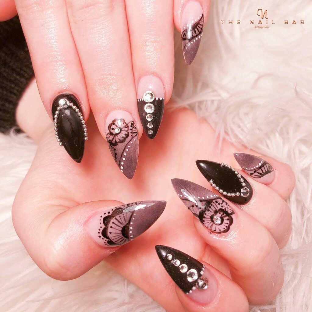 35 Latest Short Stiletto Nail Ideas to Try in 2024! 28 Sophisticated Black Short Stiletto Nails