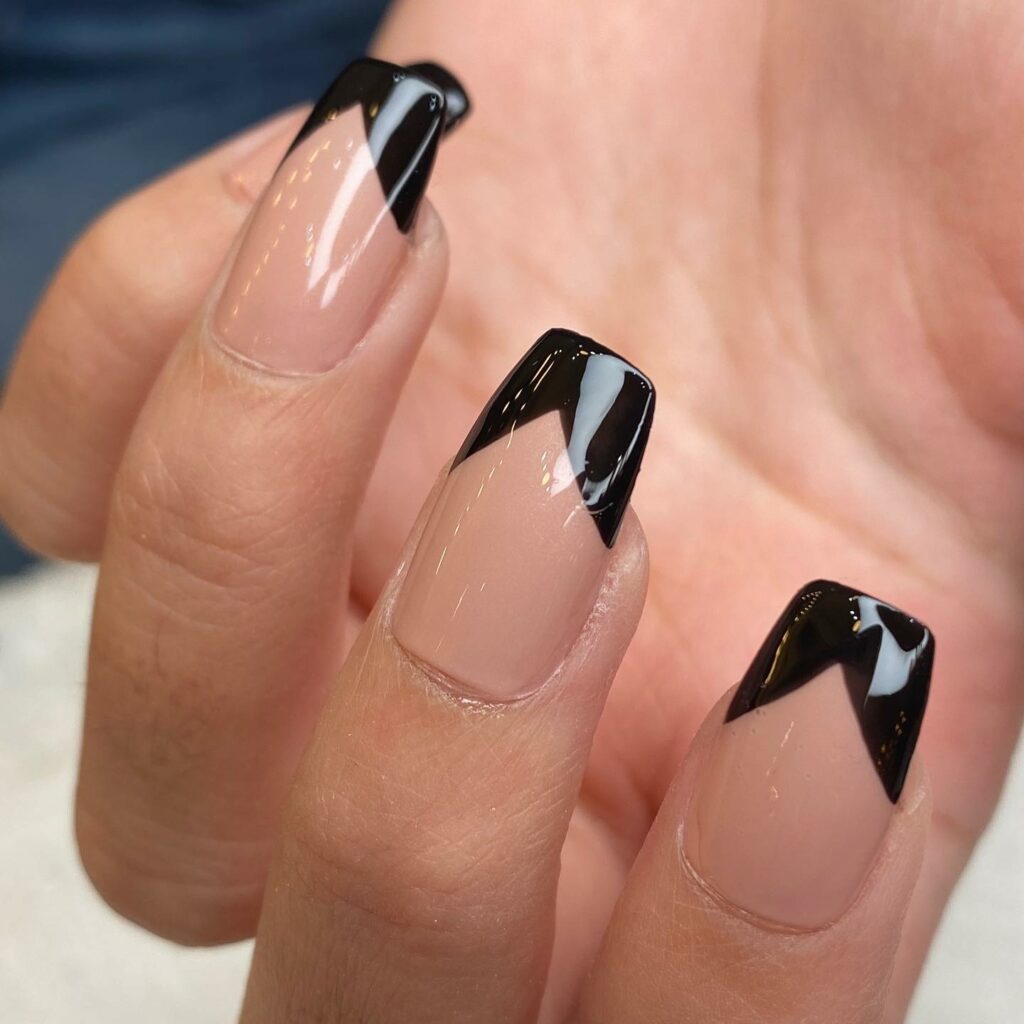 22 Latest Short Black French Tip Nail Ideas To Try In 2024! 18 Short Black V French Nails