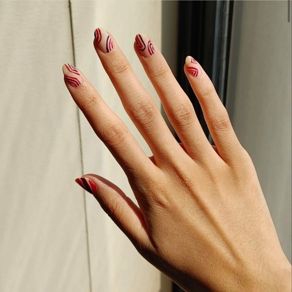 30 Latest Graduation Nail Ideas To Celebrate In Style 28 Metallic Stripes nails