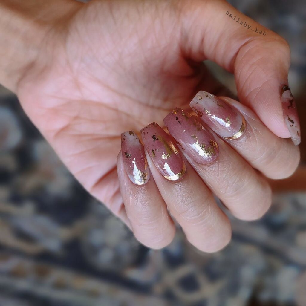 Natural-Looking Nail Ideas to Inspire You in 2024 π
33 Metallic Strips