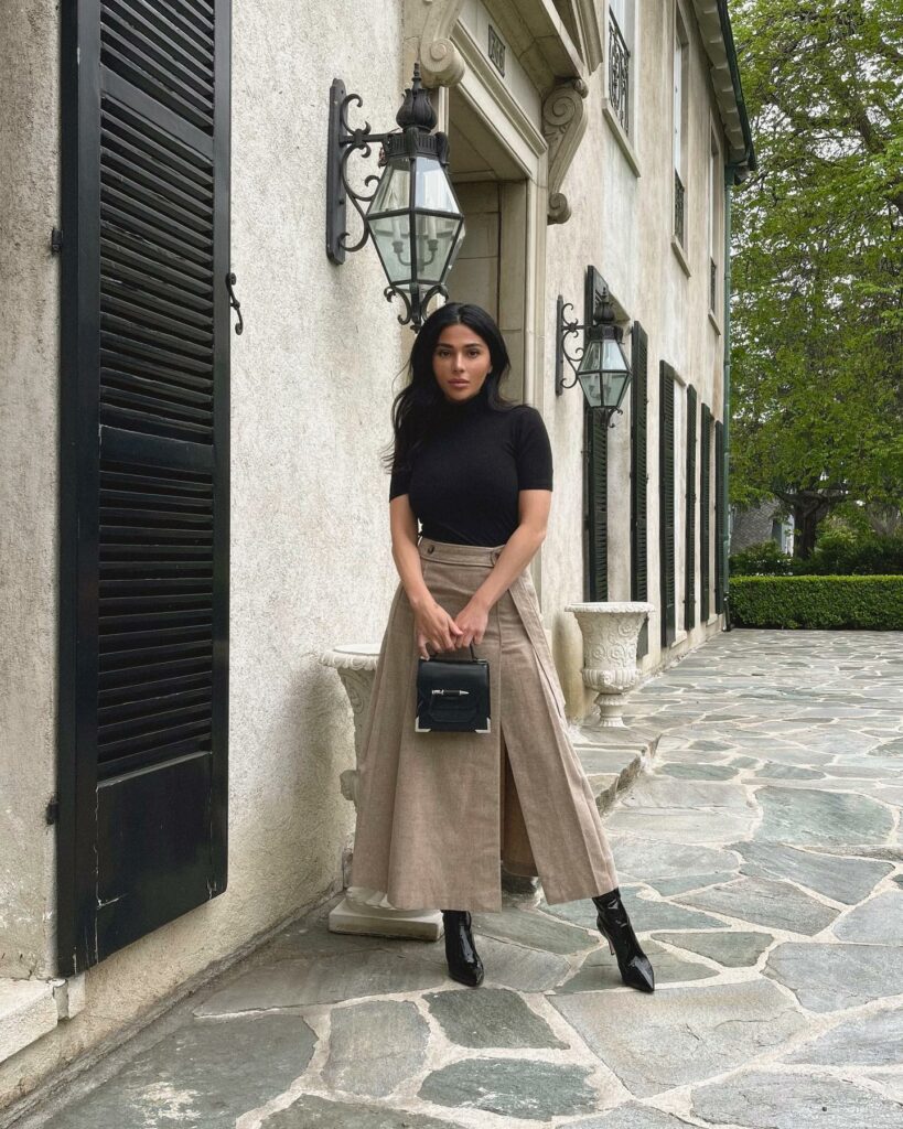 10 Amazing Outfit Formulas for Dinner and a Movie Date 12 Midi Skirt + Crop Top + Booties
