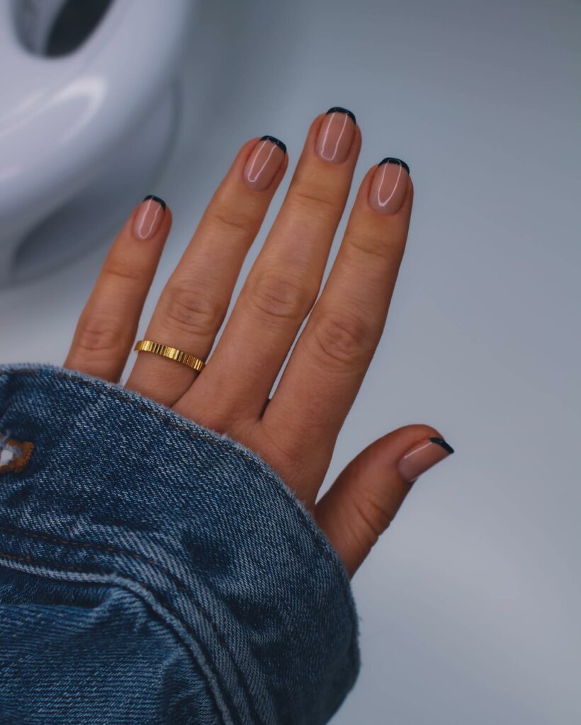 22 Latest Short Black French Tip Nail Ideas To Try In 2024! 39 Minimalist Black Short French Nails