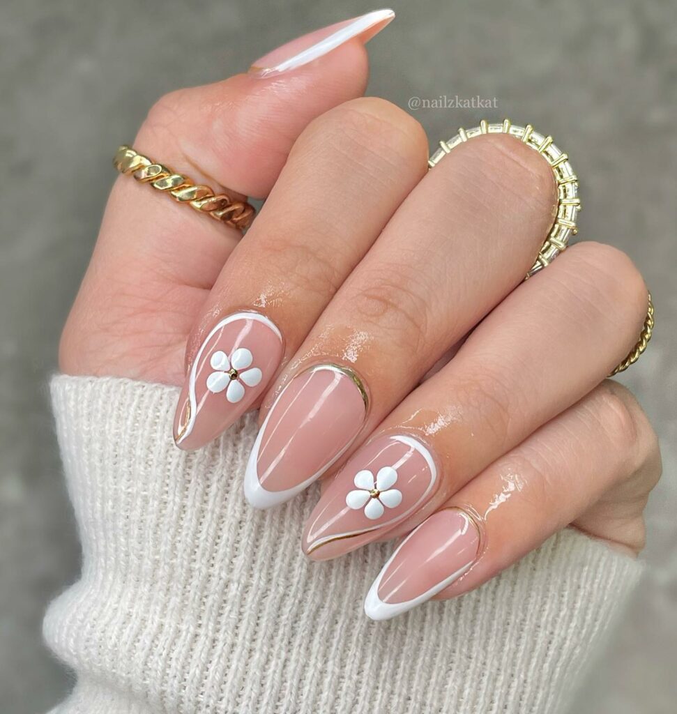 Try in 2024: 39 Latest Short Almond Nail Designs 48 Minimalist Chic with Gold Accents