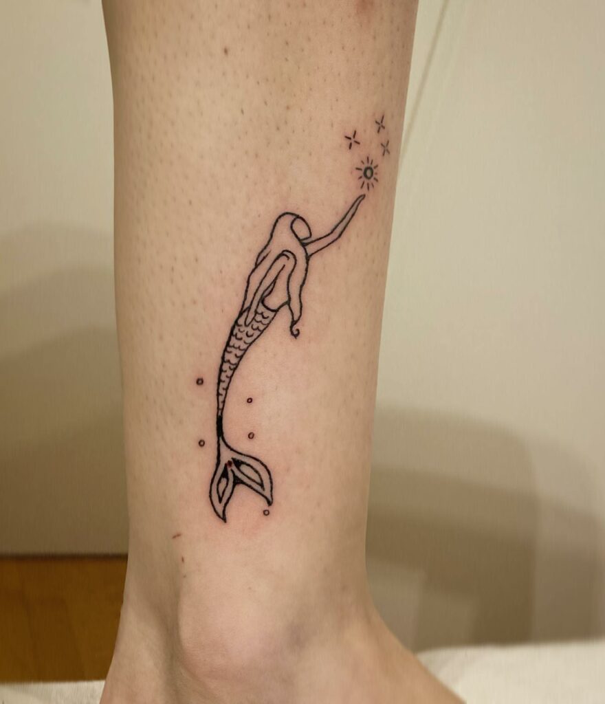 12+ Minimalist Woman Silhouette Tattoo Ideas To Inspire You! 19 Minimalist Mermaid Design
