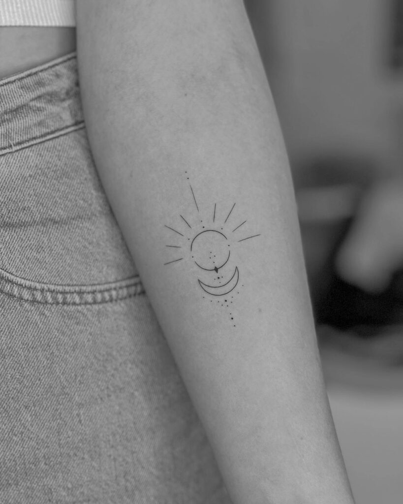 10+ Small Sun Tattoo Designs That Will Blow Your Mind! 14 Minimalist Sun And Moon Tattoos