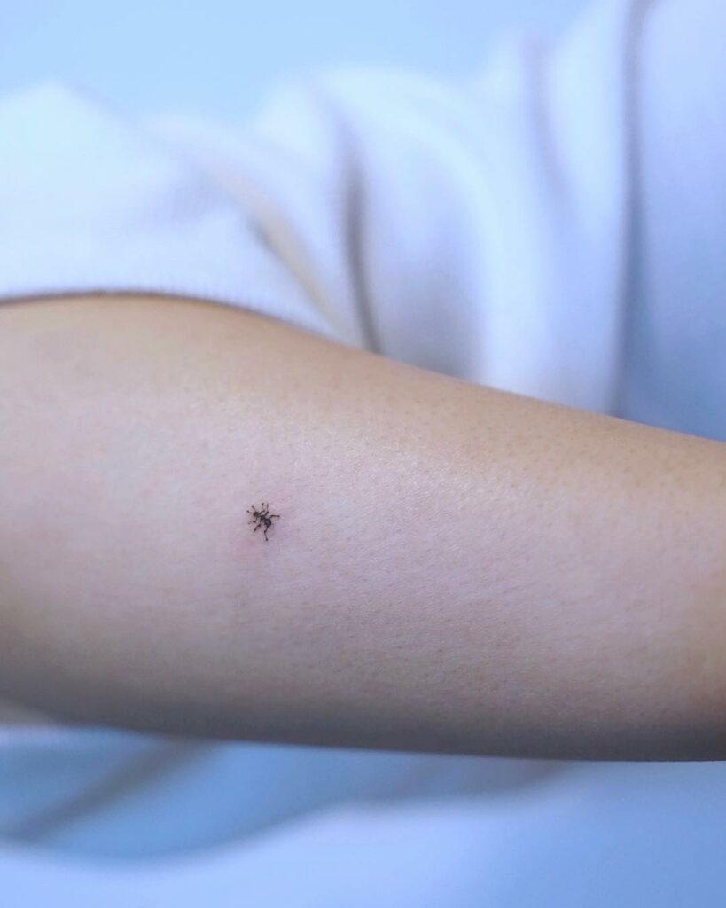 11+ Tattoo Ant Ideas That Will Blow Your Mind! 18 Minimalistic Ant Tattoo