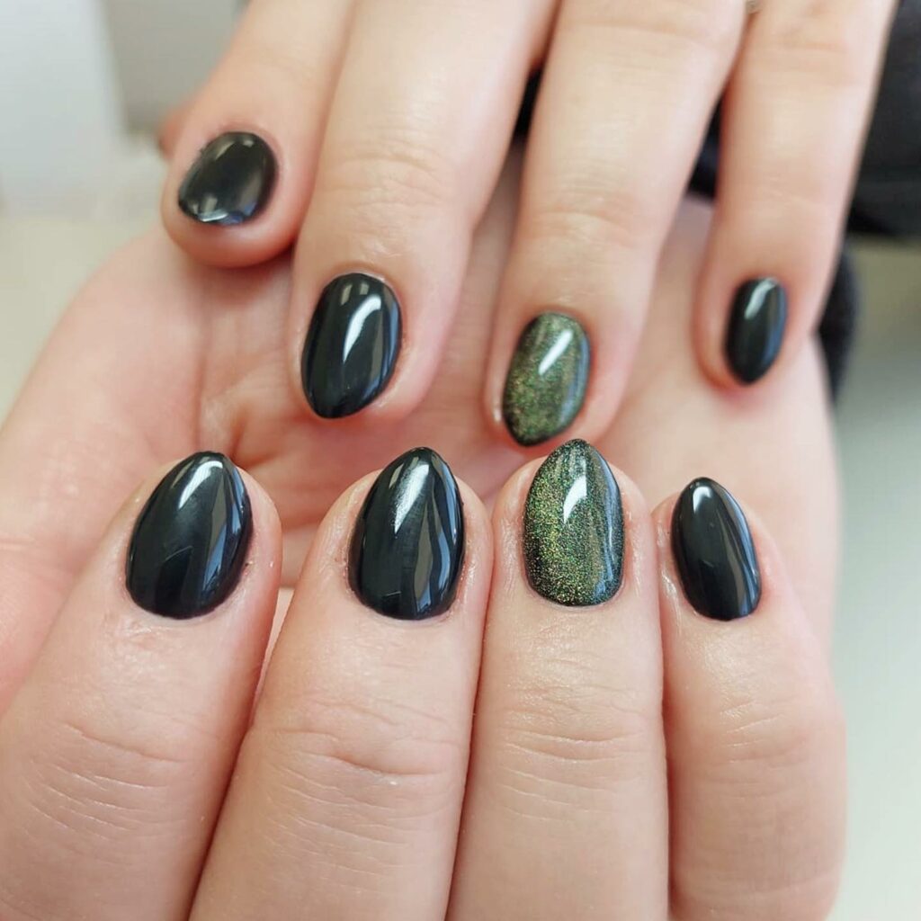Captivating Cat-Eye Nail Designs to Try in 2024 π» 38 Moody cat eye nails