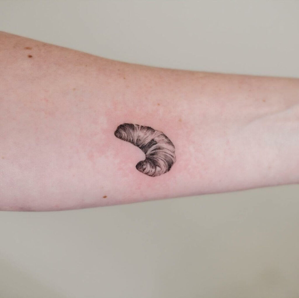 11+ Croissant Tattoo Ideas That Will Blow Your Mind! 17 Moon Croissant Tattoo