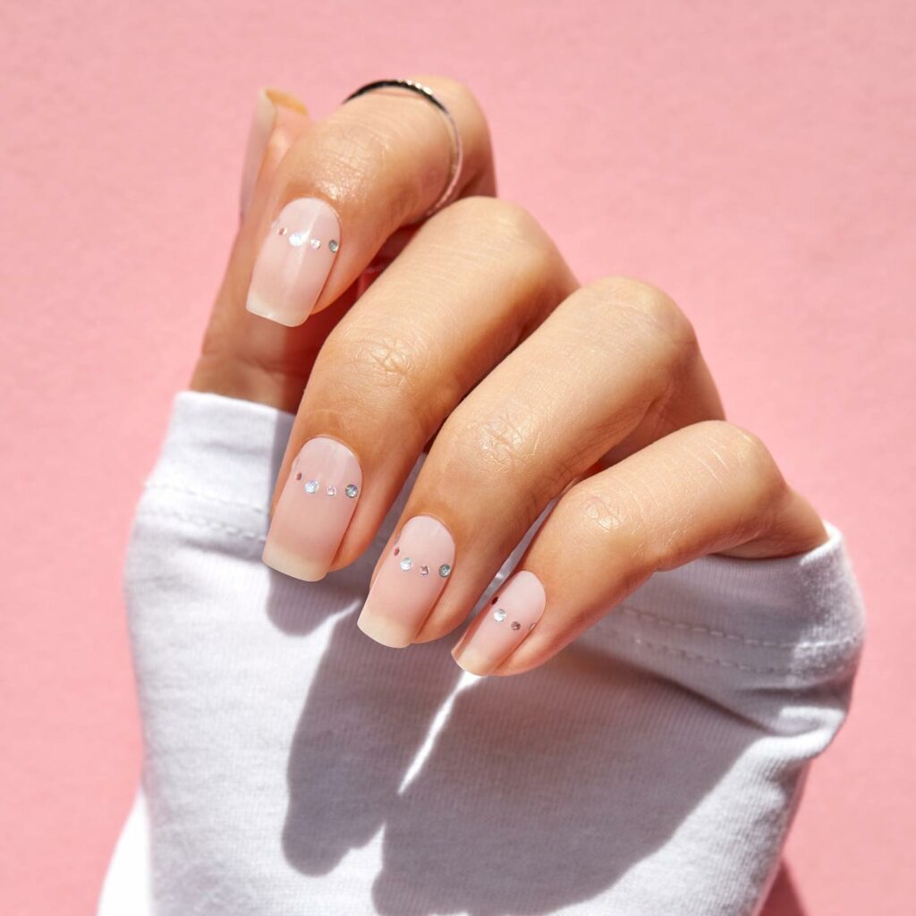 Elegant Pearl Nail Designs to Try in 2024 π 12 Mother of Pearl Mani
