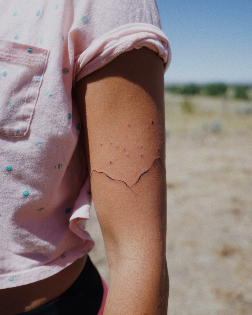 11+ Minimalist Mountain Tattoo Ideas That Will Blow Your Mind! 12 Mountain Armband Tattoo