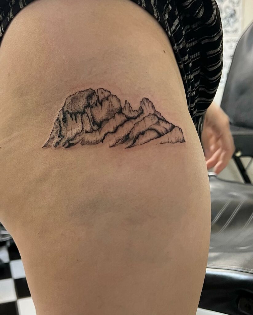 10+ Above The Knee Tattoo Ideas That Will Blow Your Mind! 18 Mountain Tattoos Above The Knees