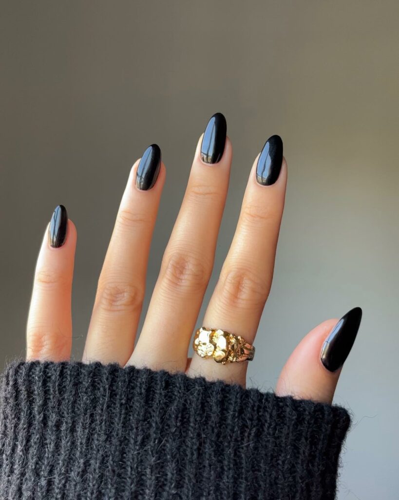 20 Latest Black Christmas Nails Ideas To Inspire You In 2024! 20 Natural Short Black Christmas Nails
