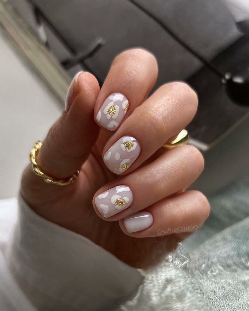 Find Your Style with 30 Daisy Nail Designs for 2024 17 Neutral Daisy nails