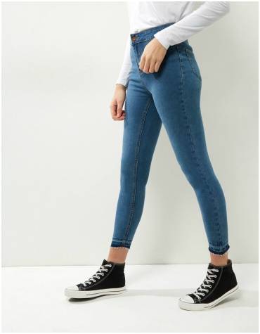 New Look Blue Fray Hem Skinny Hallie Jeans £22.99 New Look blue fray hem skinny jeans