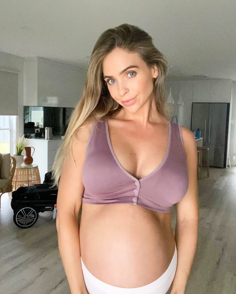 10 Best Petite Maternity Outfit Ideas for 2024 21 Nursing Bras