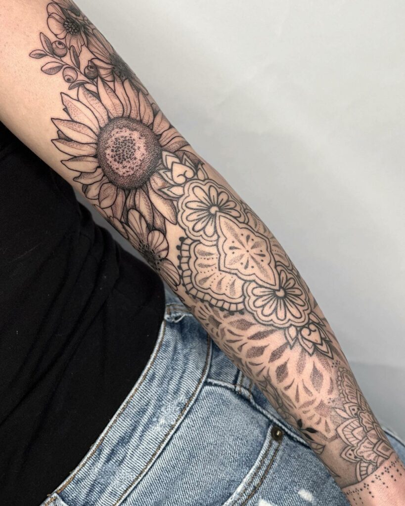 14+ Tattoo Styles Sleeve Ideas That Will Blow Your Mind! 20 Outline And Dotwork Sleeve Tattoo