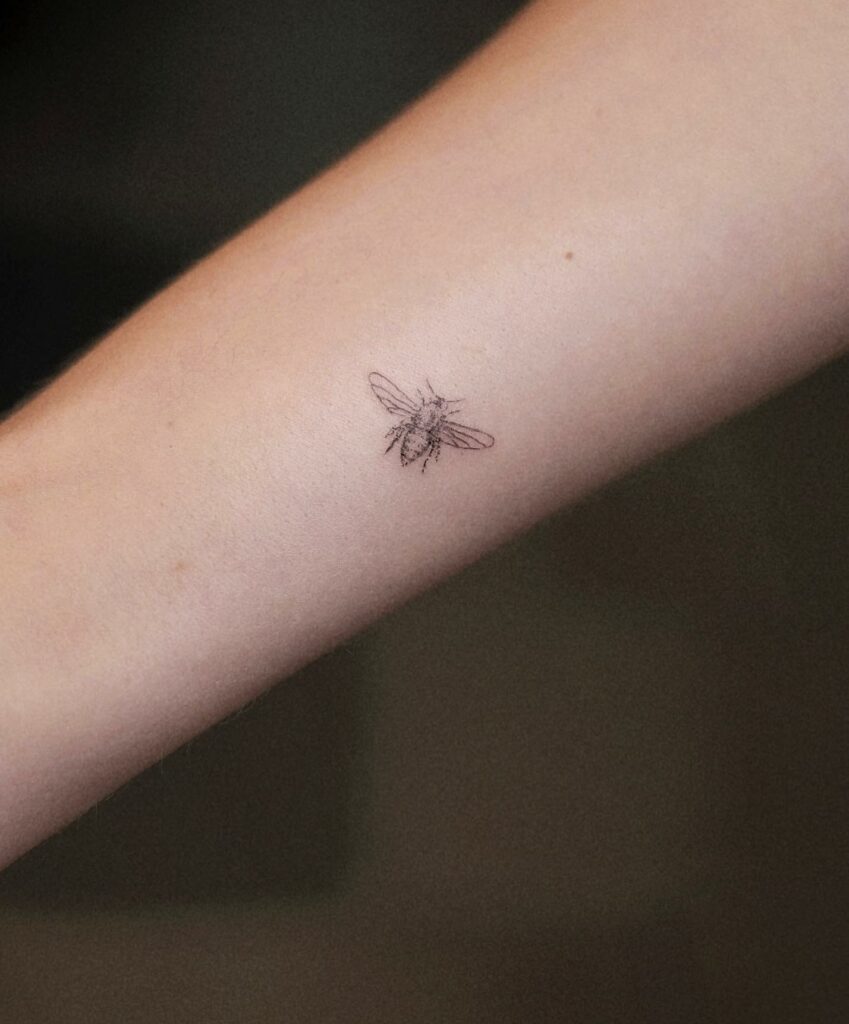 10+ Vintage Bee Tattoo Ideas That Will Blow Your Mind! 19 Outlined Tiny Bee Tattoo