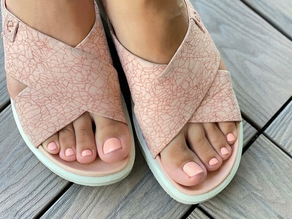 Chic Summer Toe Nail Designs for 2024 ☀️ 52 Peach