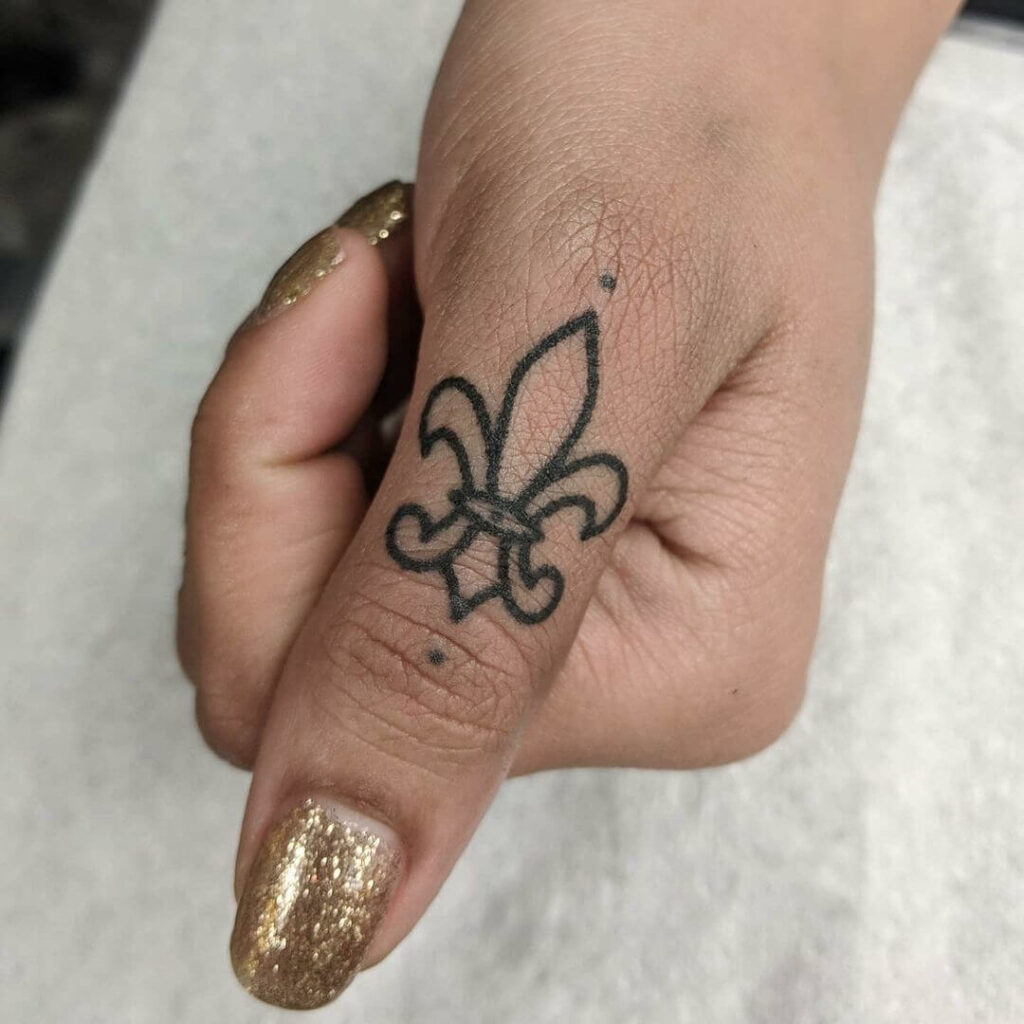 12+ Girly Fleur De Lis Tattoo Ideas To Inspire You! 14 Petite Fleur De Lis Tattoo