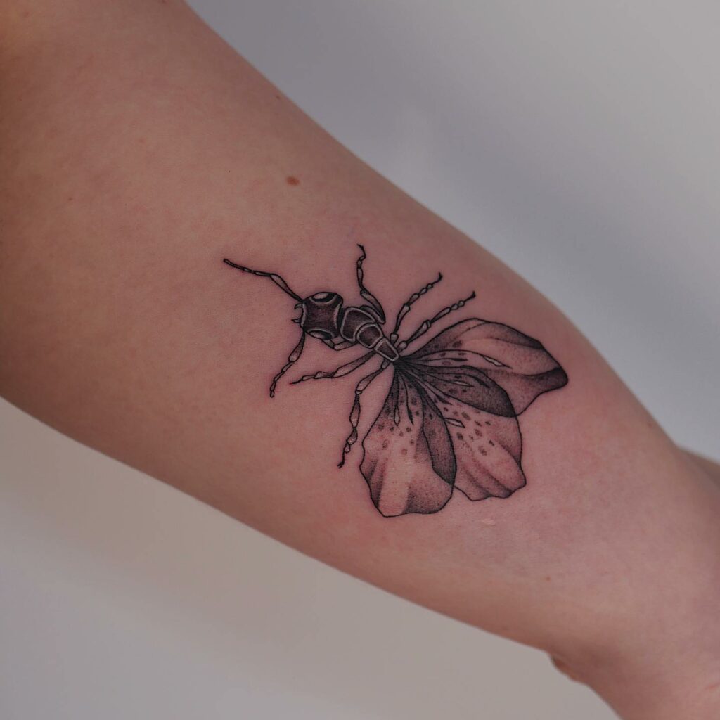 11+ Tattoo Ant Ideas That Will Blow Your Mind! 15 Queen Ant Tattoo