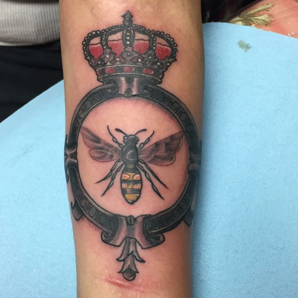11+ Queen Bee Tattoo Ideas You Have To See To Believe! 18 Queen Bee Tattoo Circled By A Crown