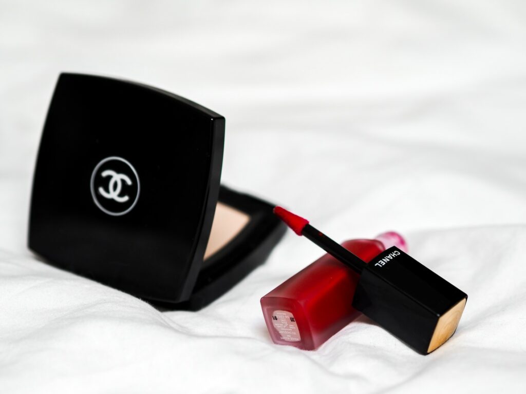 7 Best Red Lipstick For Fair Skin - Updated For 2024 10 Red Lipstick For Fair Skin