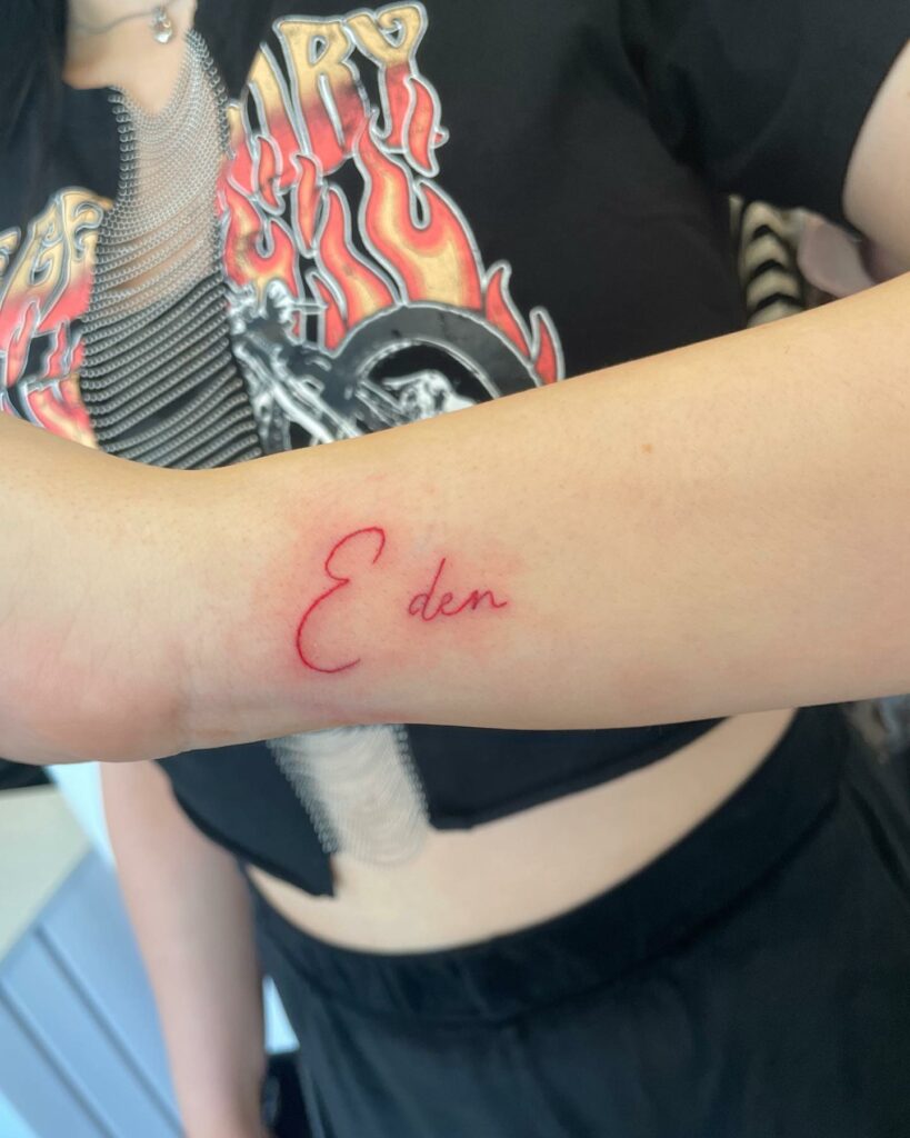 10+ Wrist Name Tattoo Ideas That Will Blow Your Mind! 19 Red Tattoo