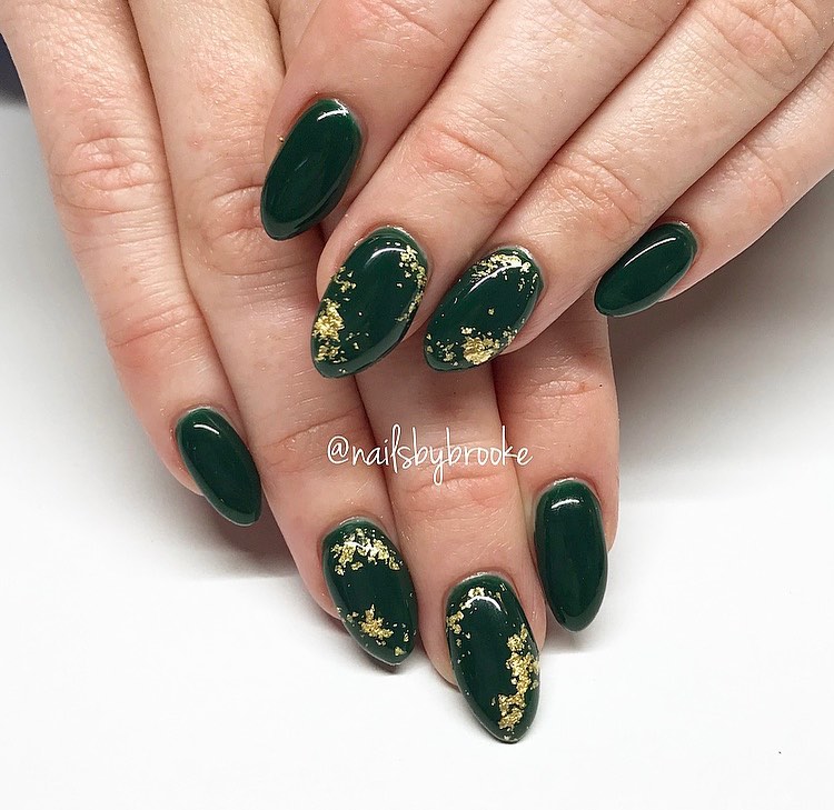 33 Latest Emerald Green and Gold Nail Ideas To Try In 2024! 20 Round Emerald Green Nails with Gold Embellishments