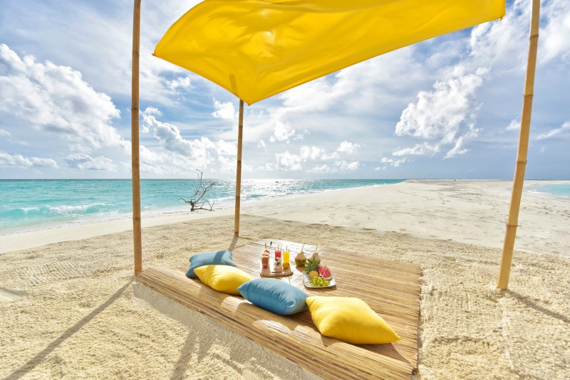 FushiFaru: The Maldives latest luxury resort, a small island making a BIG impact! 23 Destination dining in the Maldives - Fushi faru sandbank picnic