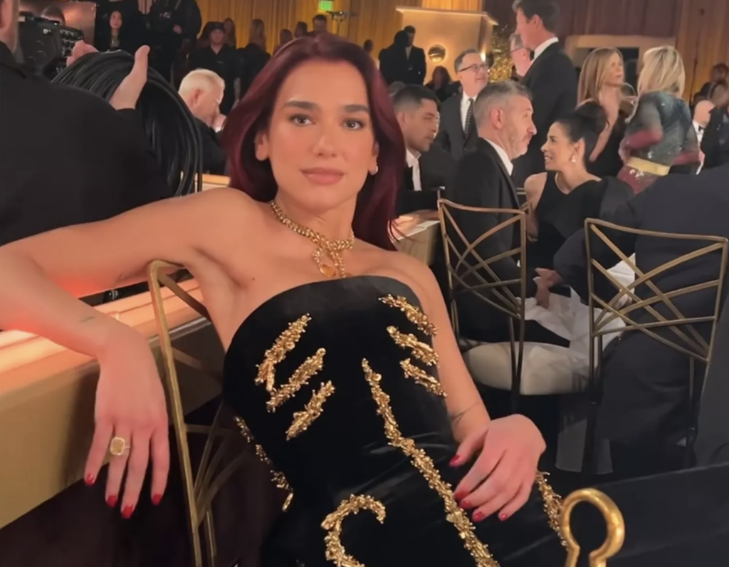 14 Latest Golden Globe Nail Ideas To Try in 2024! 27