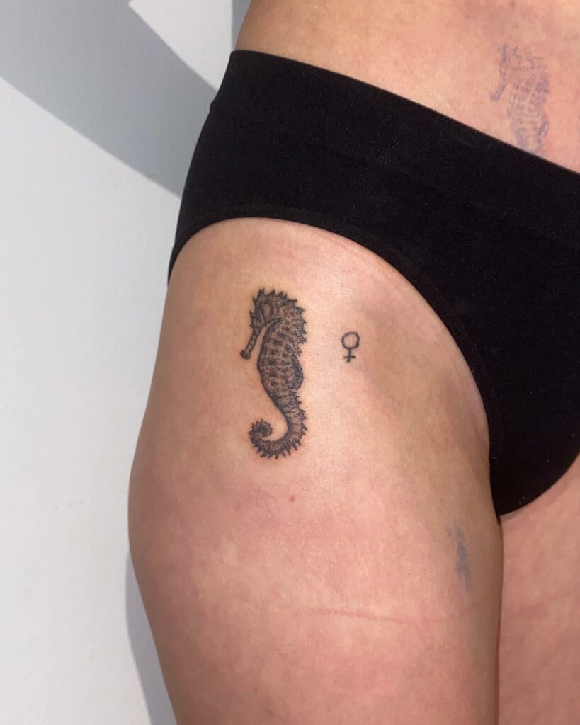 10+ Front Hip Tattoo Ideas That Will Blow Your Mind! 18 Seahorse Small Hip Tattoo