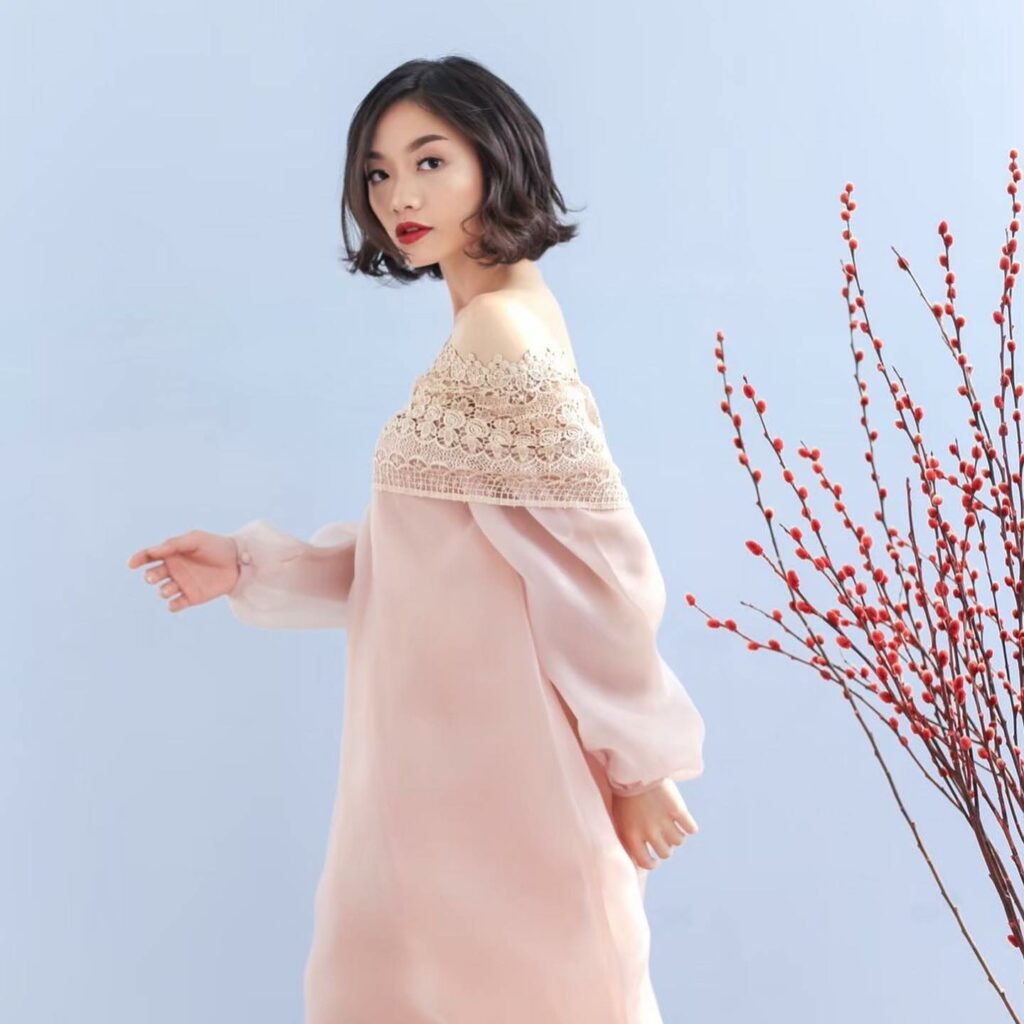 What to Wear Over a Cocktail Dress to Stay Warm & Stylish in 2024 15 Shawl