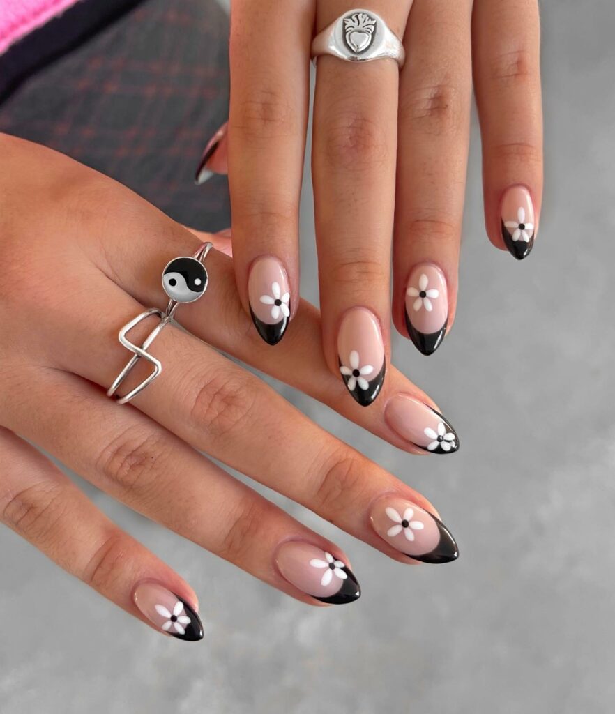 22 Latest Short Black French Tip Nail Ideas To Try In 2024! 32 Short Black French Nails with Delicate Daisy Designs