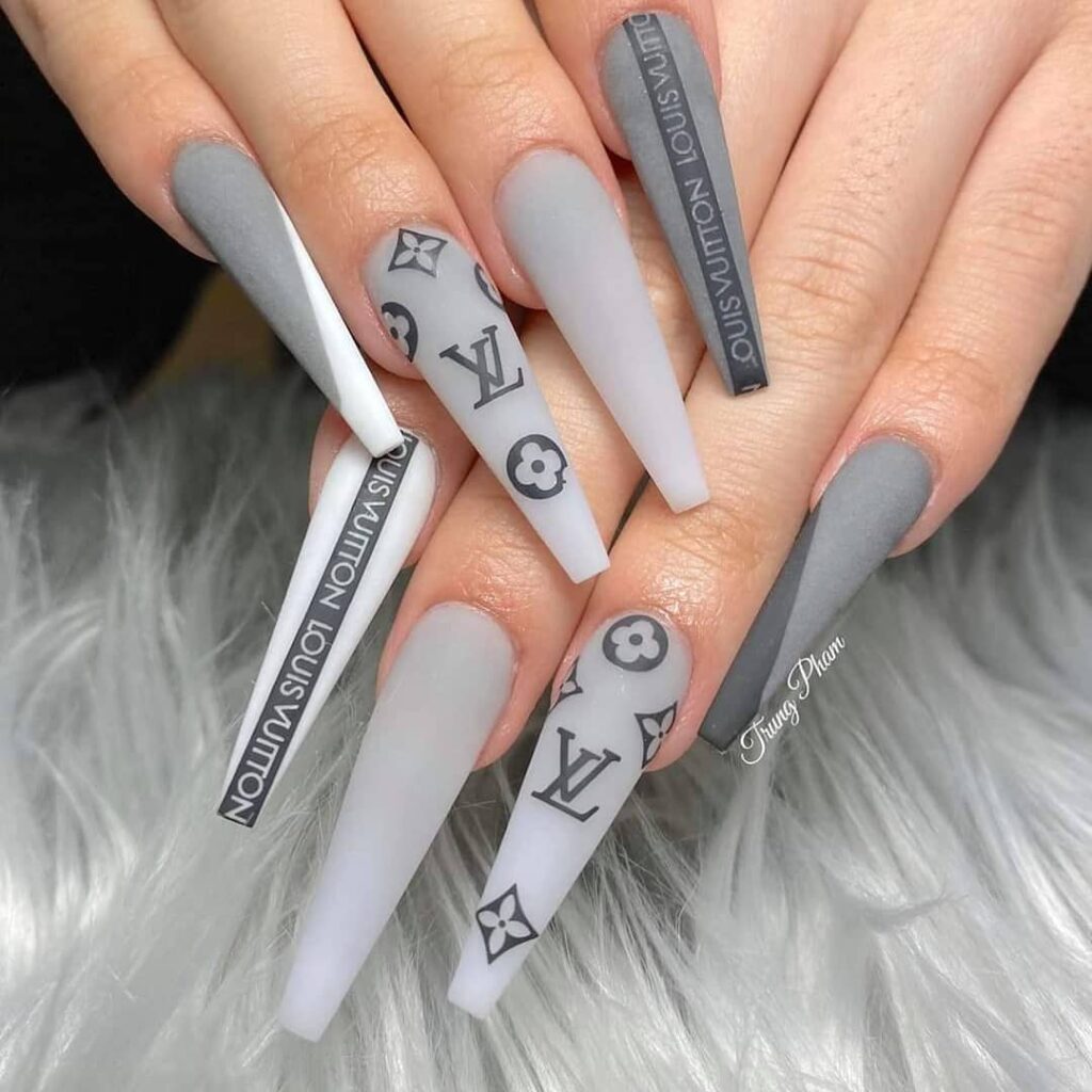 Trendy Short Coffin Nail Designs to Inspire You in 2024 ⚰️ 14 Short Coffin Nails