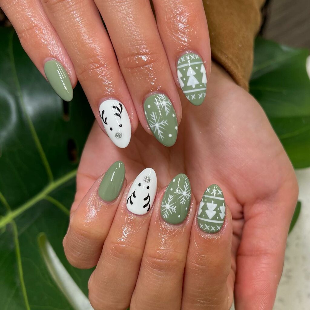 44 Latest Snowflake Nail Ideas To Try In 2024! 38 Petite Elegance Snowflake Nails