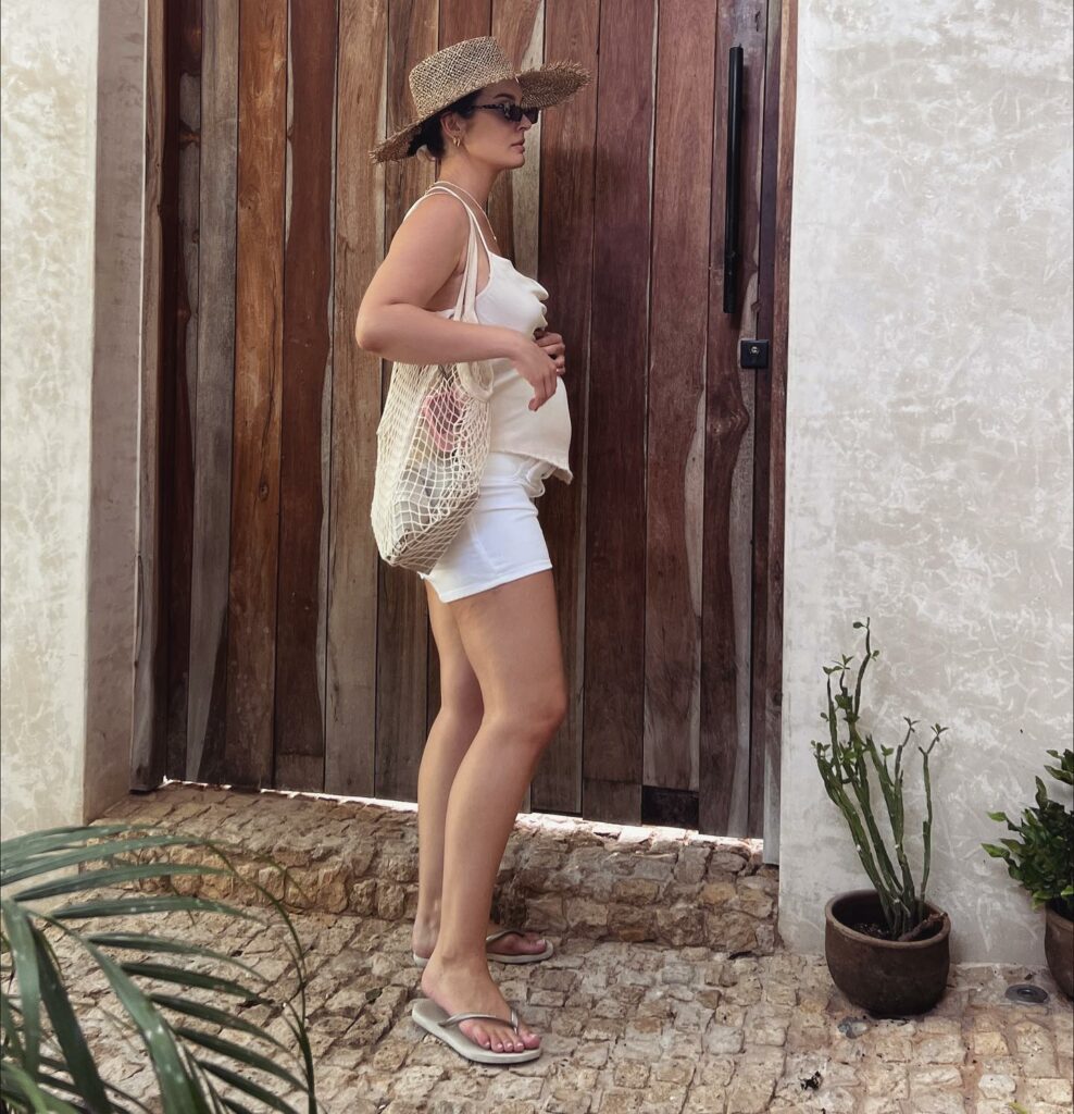 10 Best Petite Maternity Outfit Ideas for 2024 16 Shorts