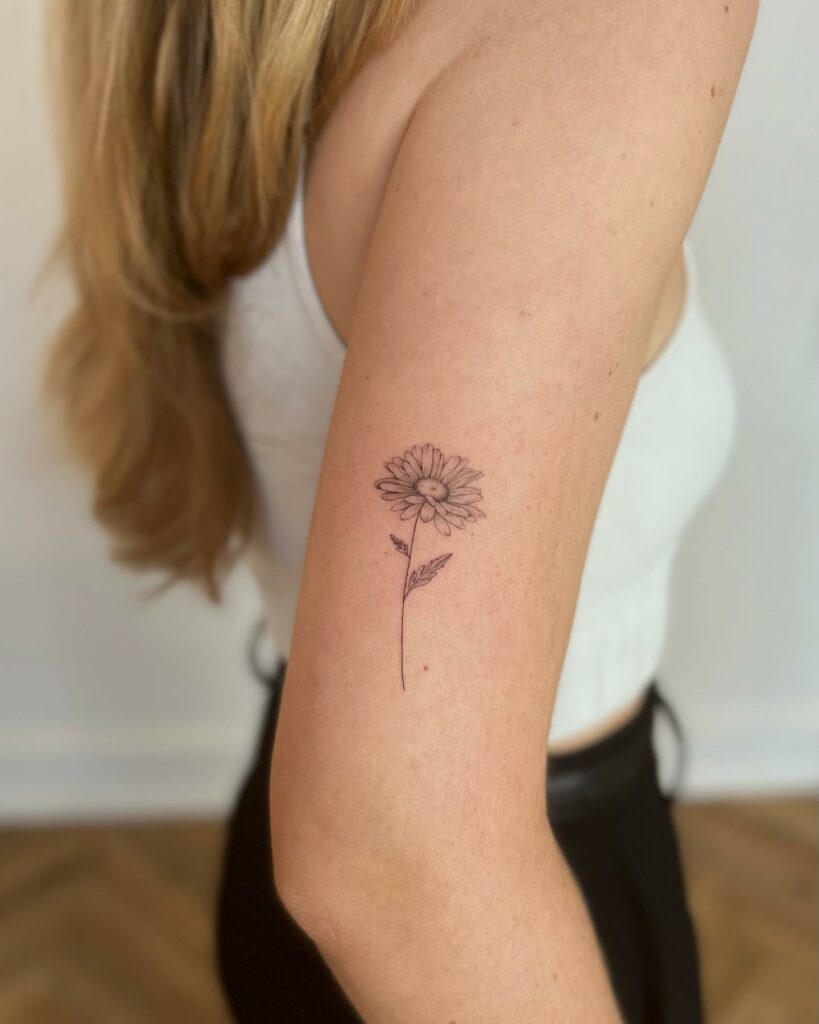11+ Minimalist Daisy Tattoo Ideas That Will Blow Your Mind! 11 Simple Daisy Tattoo