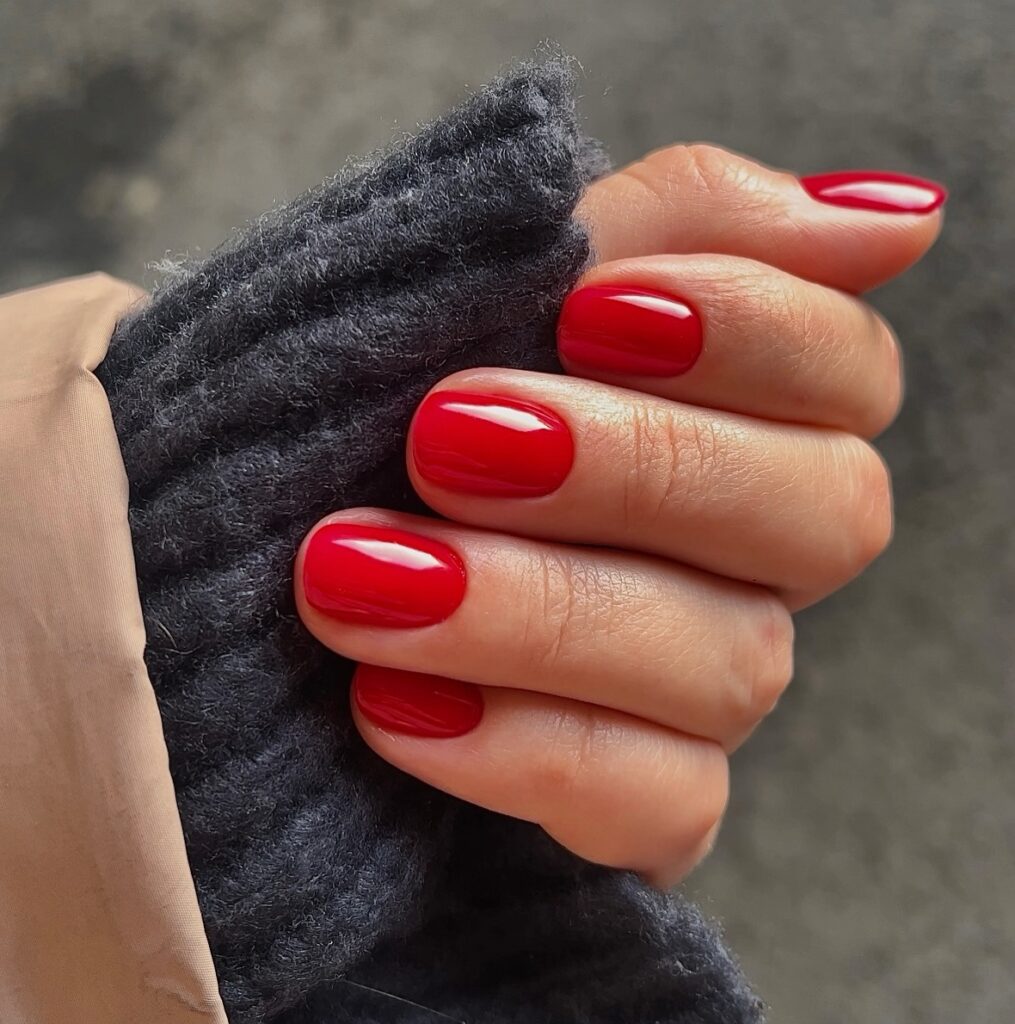 Celebrate with 33 Short Christmas Nail Ideas in 2024 30 Simple Red Short Christmas Nails