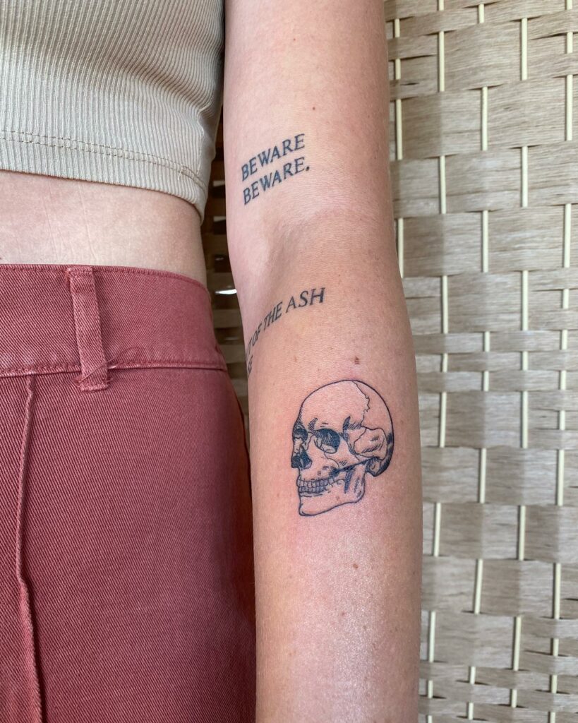 10+ Small Skull Tattoo Ideas That Will Blow Your Mind! 14 Simple skull tattoo