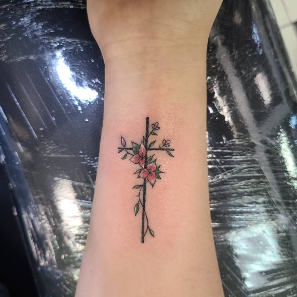 11+ Feminine Minimalist Tattoo Ideas That Will Blow Your Mind! 12 Small Cross Tattoos