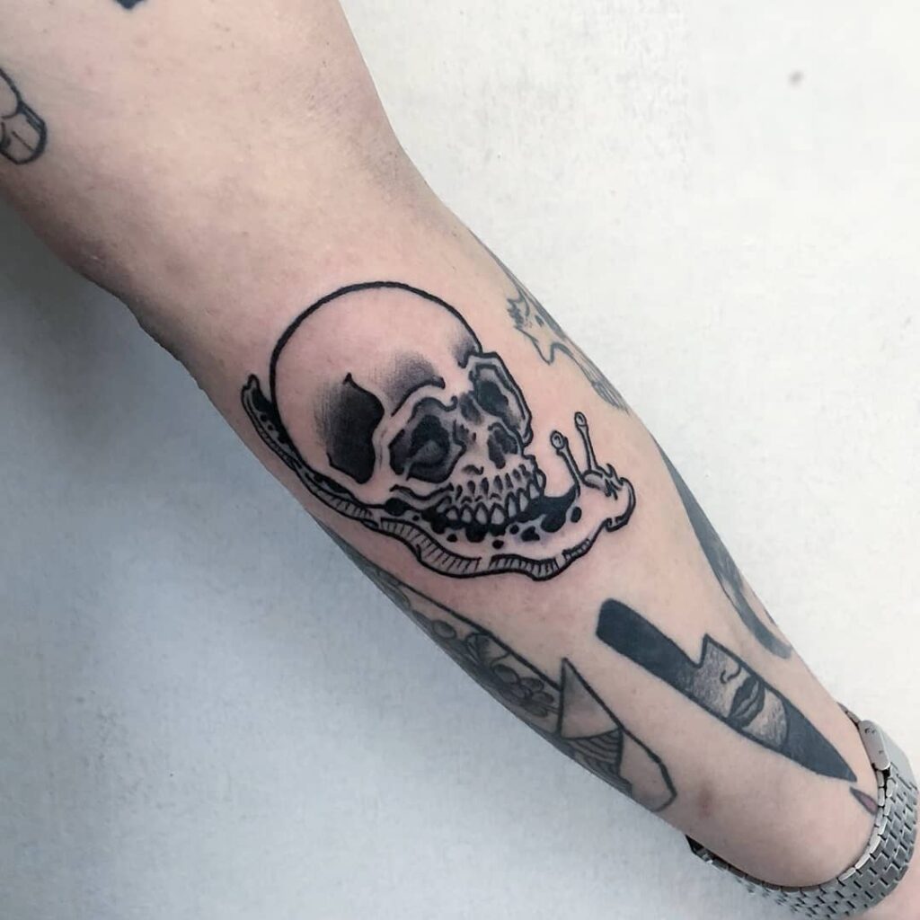 11+ Japanese Skulls Tattoo Ideas That Will Blow Your Mind! 14 Snail Skull